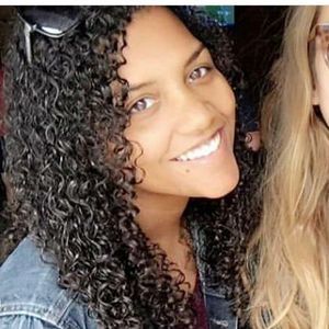 Meet your Posher, Alexis